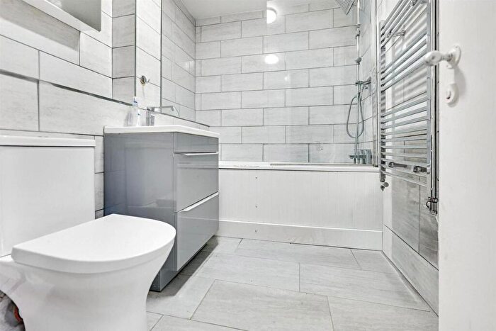 2 Bedroom End Of Terrace House For Sale In Malyons Place, Basildon, SS13