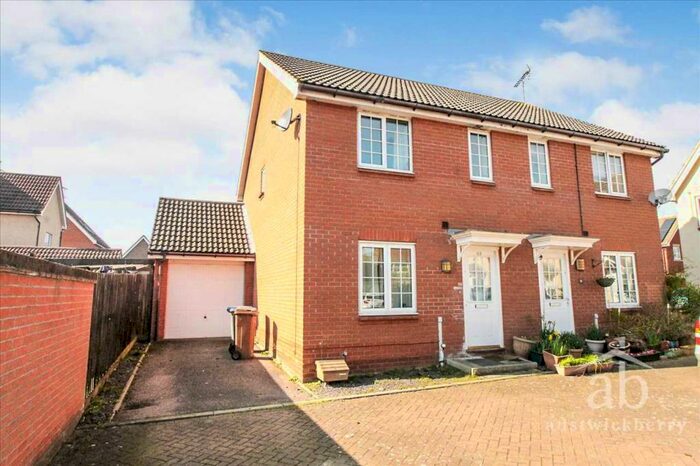 3 Bedroom Semi-Detached House To Rent In Terry Gardens, Kesgrave, Ipswich, IP5