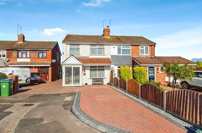3 Bedroom Semi-Detached House For Sale In Bartlett Close, Tipton, DY4