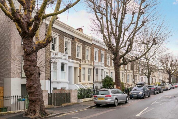 2 Bedroom Flat To Rent In Chadwick Road, London, SE15
