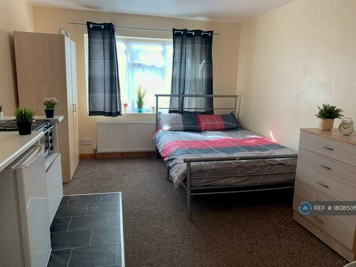 Studio To Rent In Sutherland Road, London, N17