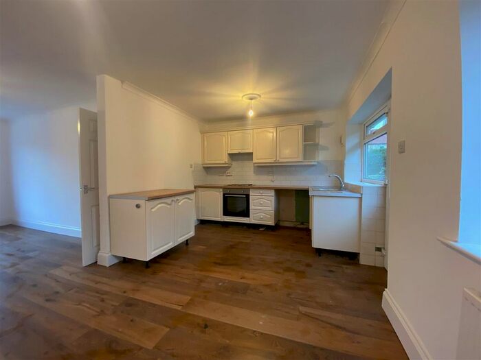 3 Bedroom Property To Rent In Mossburn Drive, Hovingham, York, YO62