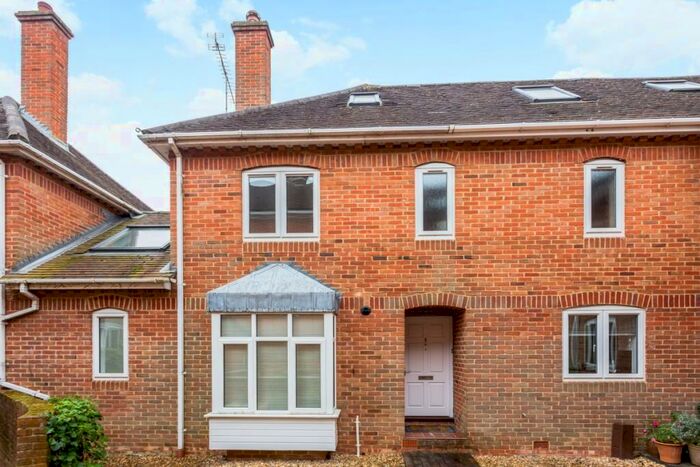 4 Bedroom House To Rent In St. Thomas Street, Winchester, SO23