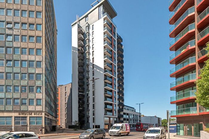2 Bedroom Flat For Sale In Woolwich High Street, London, SE18