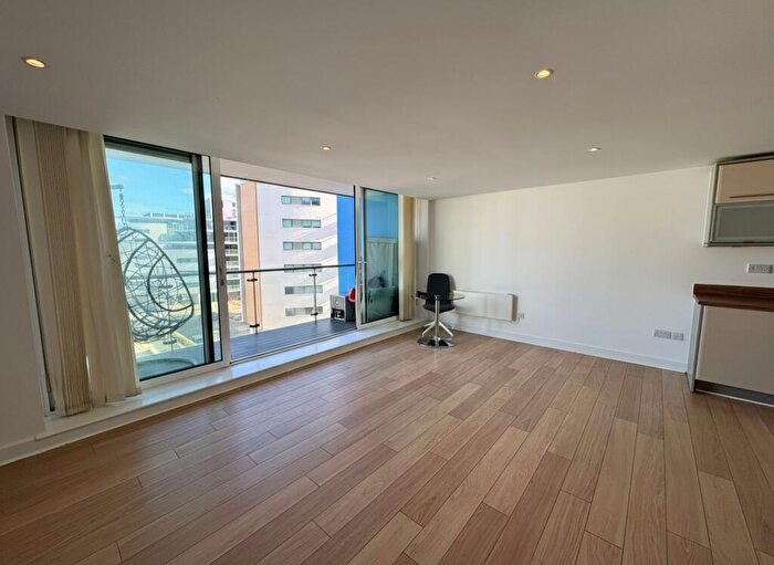 3 Bedroom Apartment To Rent In Basin Approach, Fathom Court, E16