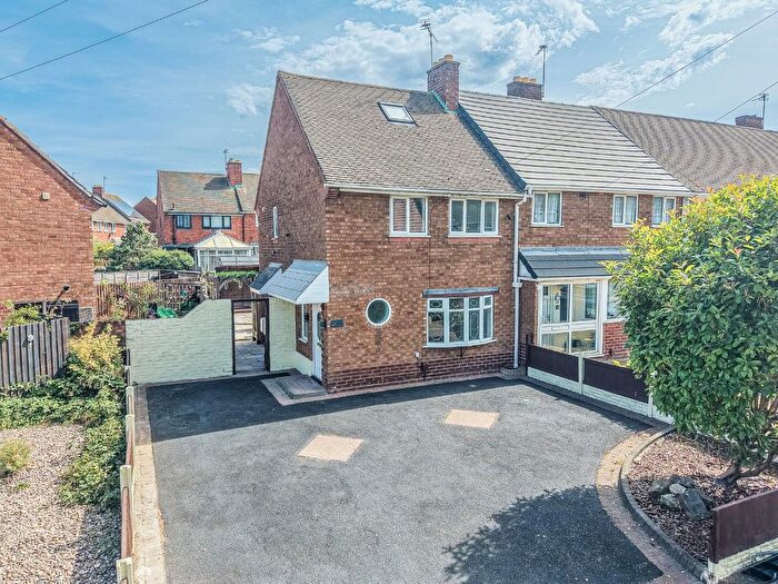 3 Bedroom Semi-Detached House For Sale In Fountains Way, Walsall, WS3