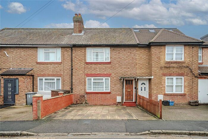 3 Bedroom Terraced House For Sale In Mowbray Road, Richmond, TW10