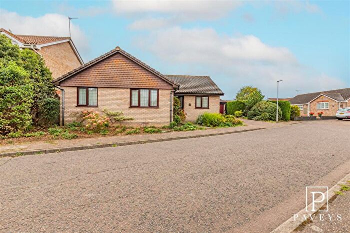 3 Bedroom Detached Bungalow For Sale In Meadowcroft Way, Kirby Cross, Frinton-On-Sea, CO13