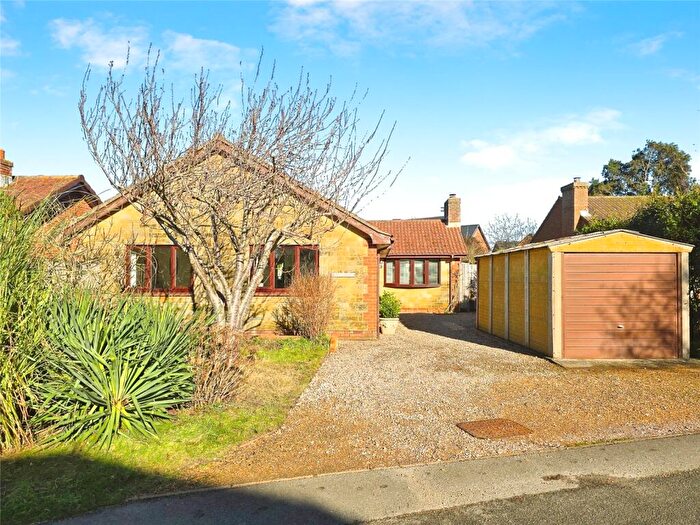 3 Bedroom Bungalow For Sale In Madeira Lane, Freshwater, PO40