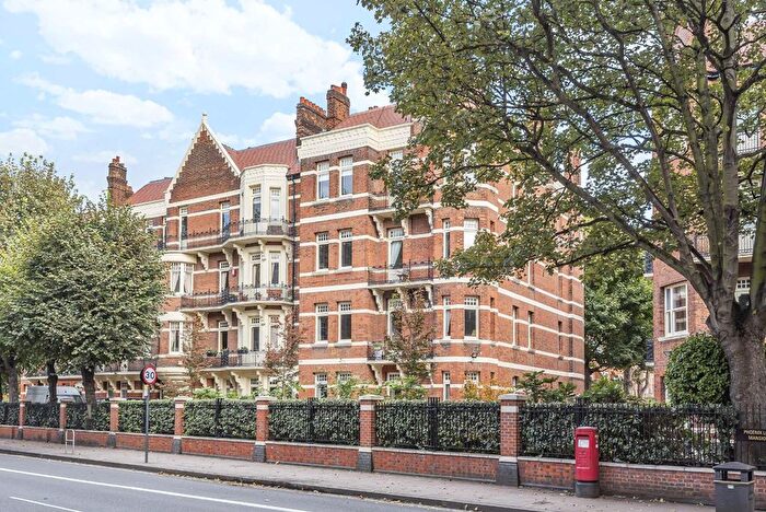3 Bedroom Flat To Rent In Brook Green, Hammersmith, W6
