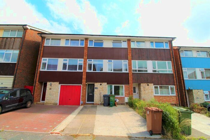 6 Bedroom Town House To Rent In Queens Drive, Guildford, GU2