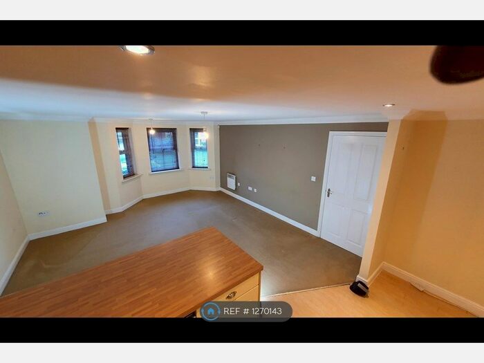 2 Bedroom Flat To Rent In Moss Hey, Wirral CH63