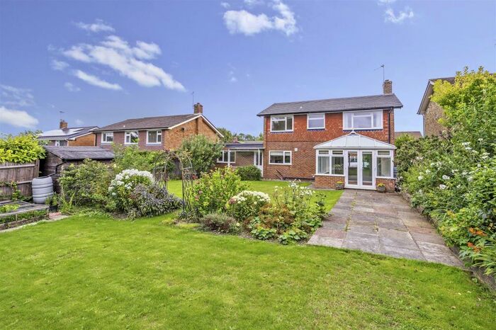 4 Bedroom Detached House To Rent In Kingsdene, Tadworth, KT20