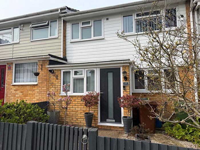 3 Bedroom Terraced House For Sale In Coppice Road, Chatham, ME5
