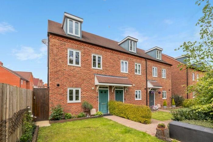 3 Bedroom End Of Terrace House To Rent In Staples Close, Broadbridge Heath, Horsham RH12