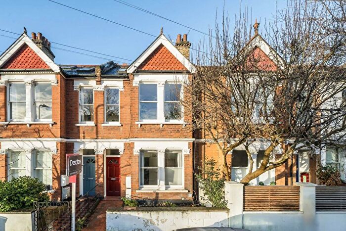 1 Bedroom Flat To Rent In Ivy Crescent, Chiswick, W4