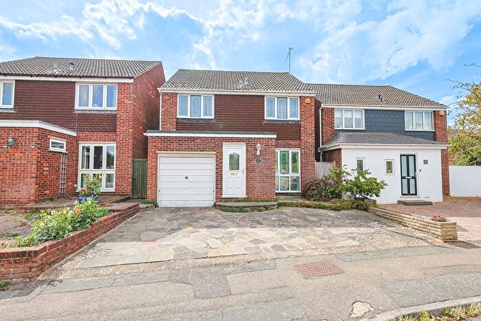 4 Bedroom Detached House For Sale In Oakdene, Cheshunt, EN8
