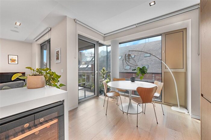 3 Bedroom Flat For Sale In Pearson Square, London, W1T