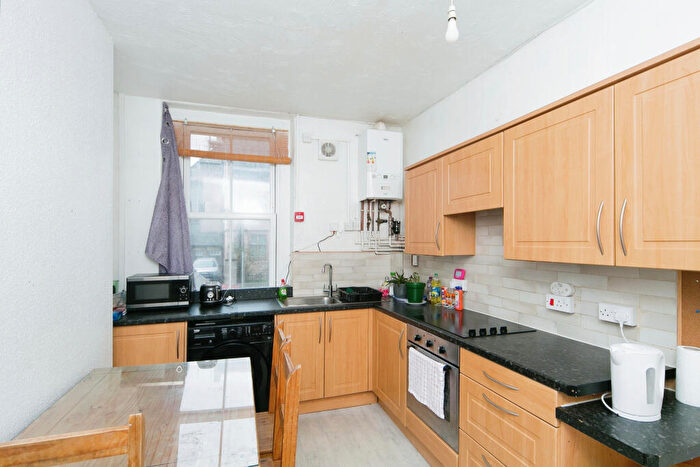 2 Bedroom Flat To Rent In Abergele Road, LL29