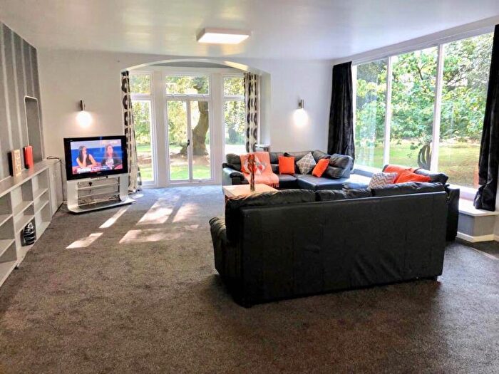 11 Bedroom Detached House To Rent In Rosehurst, LS6