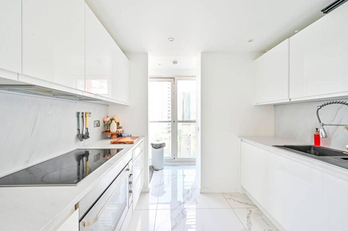 2 Bedroom Flat To Rent In Fairmont Avenue, Canary Wharf, London, E14