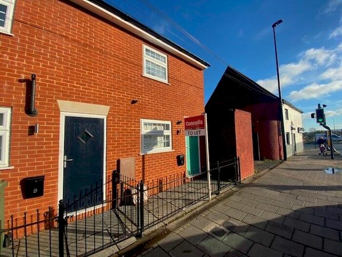 2 Bedroom Terraced House To Rent In New Street, Aylesbury, HP20