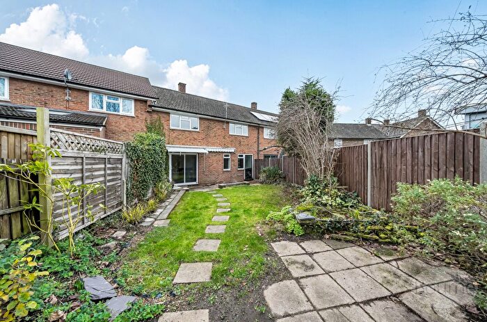 3 Bedroom Terraced House For Sale In Laburnum Road, Woking, Surrey, GU22