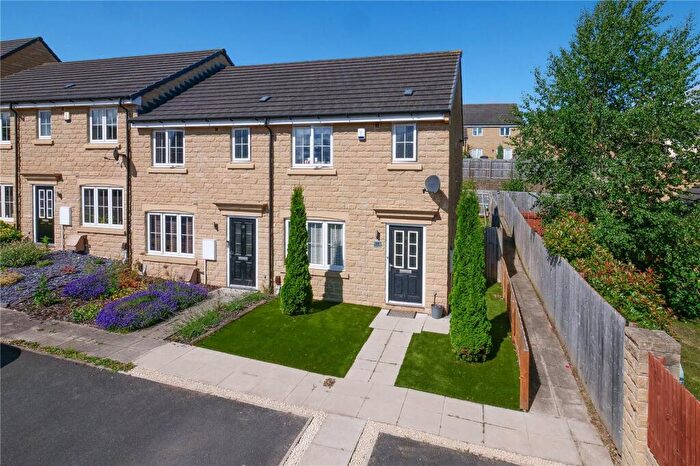 2 Bedroom End Of Terrace House For Sale In Mill Holme Fold, Bradford, West Yorkshire, BD10