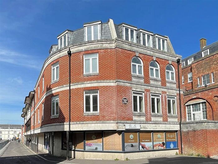 2 Bedroom Flat For Sale In Gloucester Mews, Weymouth, DT4