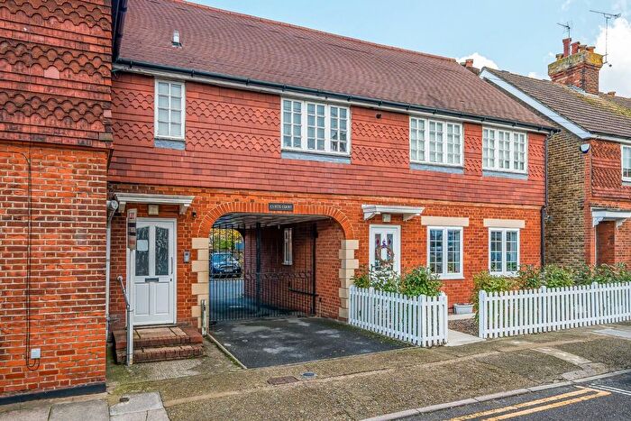 2 Bedroom Flat To Rent In Aynscombe Angle, Orpington, BR6