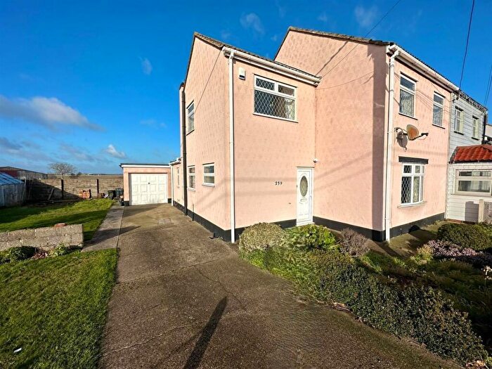 3 Bedroom Semi Detached House For Sale In Harwich Road, Little Clacton, Essex, CO16