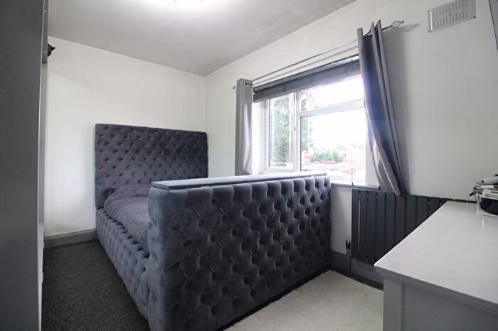 3 Bedroom Terraced House For Sale In Solway Road South, Luton, LU3