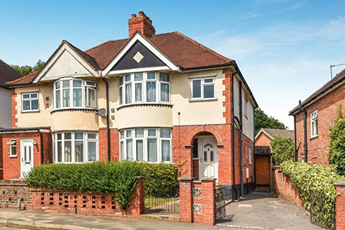 4 Bedroom Semi-Detached House To Rent In Beckingham Road, Guildford, GU2