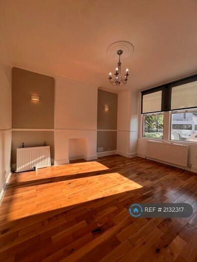 2 Bedroom Flat To Rent In Como Road, London, SE23