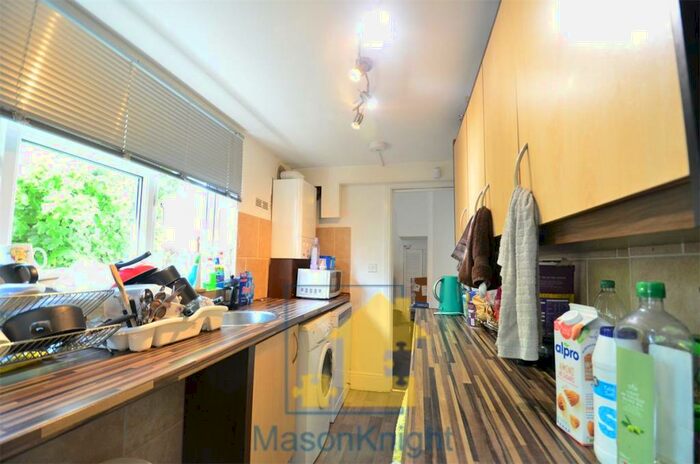 4 Bedroom Terraced House To Rent In / Academic Year Stunning Double Bedroom, Toilets Student House In Pershore Avenue, Selly Oak, Free Ultrafast, B29