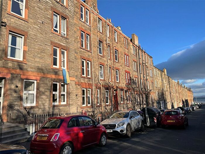 2 Bedroom Flat To Rent In / Kings Road, Portobello, EH15