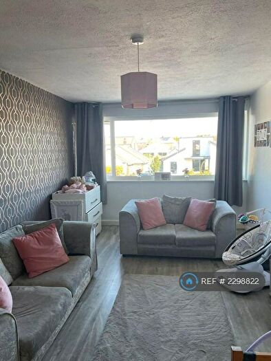 2 Bedroom Flat To Rent In High Ash Drive, Leeds, LS17