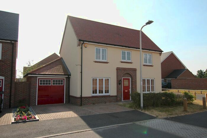 4 Bedroom Detached House To Rent In Addington Gardens, Woodley, Reading, RG5