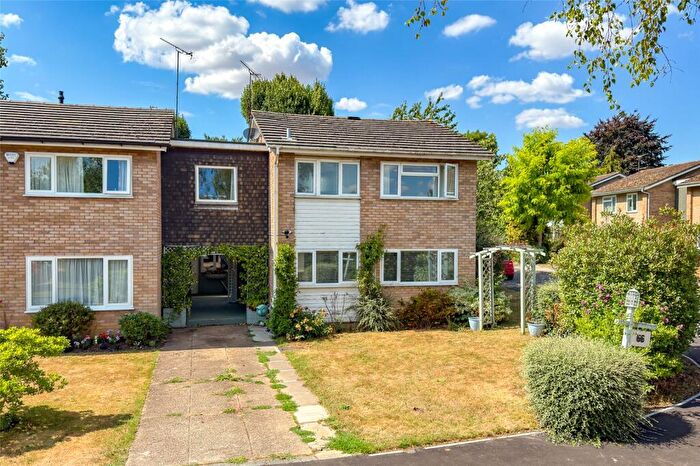 3 Bedroom Link Detached House For Sale In Meadowcroft, St. Albans, Hertfordshire, AL1