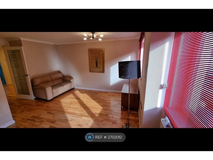 2 Bedroom Flat To Rent In Napiershall, Glasgow, G20