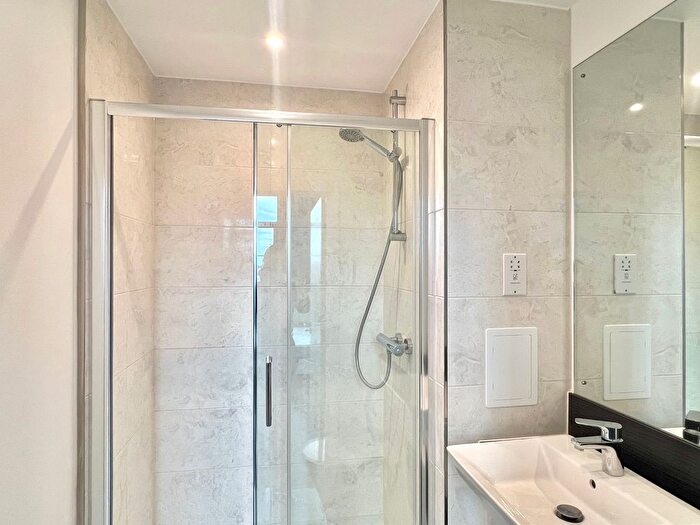2 Bedroom Flat To Rent In Carnation Gardens, Hayes, UB3