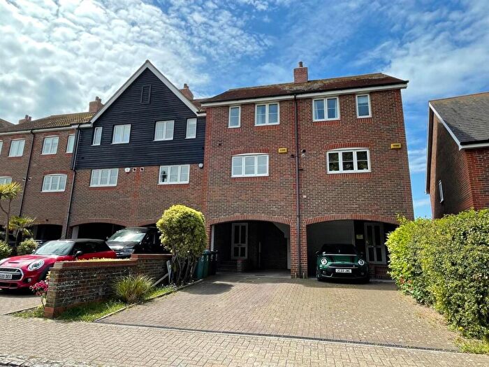 3 Bedroom Terraced House To Rent In Mariners Quay, Littlehampton, West Sussex, BN17