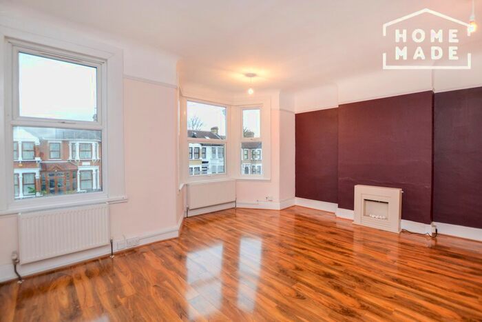 2 Bedroom Flat To Rent In De Vere Gardens, Ilford IG1