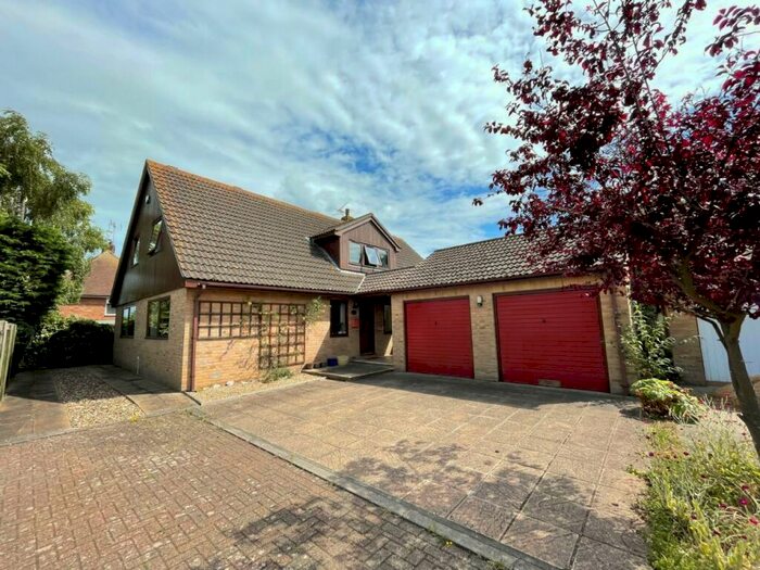 4 Bedroom Detached House For Sale In Walton Road, Kirby-le-soken, CO13