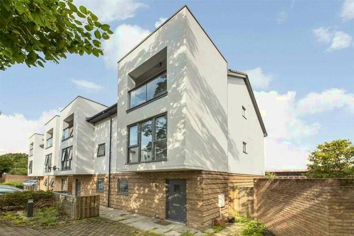 4 Bedroom End Of Terrace House To Rent In William Close, London, SE7