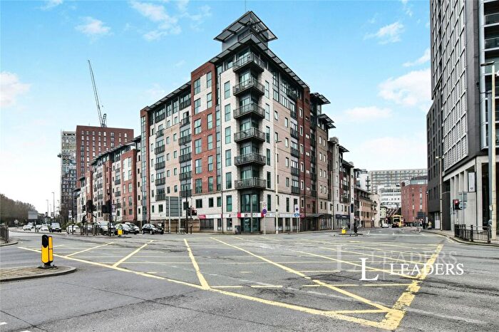 2 Bedroom Flat To Rent In Chapel Street, Salford, Greater Manchester, M3