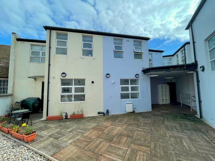 2 Bedroom Maisonette To Rent In Sutton Park Road, Seaford, BN25