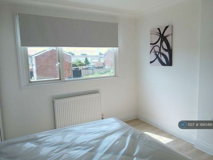 6 Bedroom Semi-Detached House To Rent In Second Avenue, Canvey Island, SS8