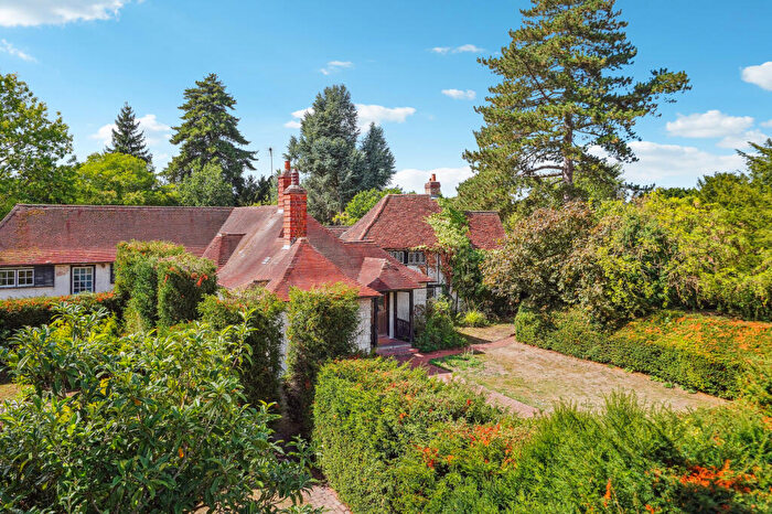 5 Bedroom Character Property For Sale In Hall Place Lane, Burchetts Green, Berkshire, SL6