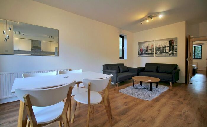 2 Bedroom Flat To Rent In Westleigh Court -, Nether Street, London, N12